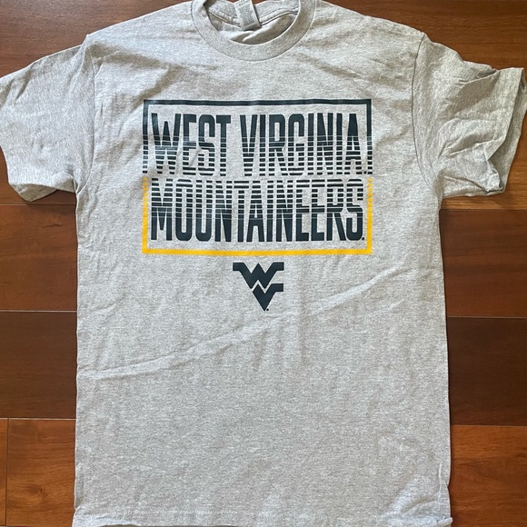 West Virginia Mountaineers Tee NWOT/EUC - Picture 1 of 3
